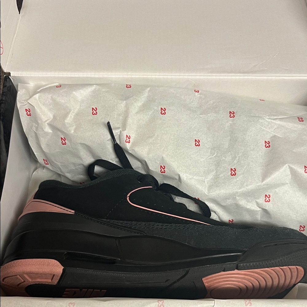 Nike Black and Pink Men and Women Sneakers